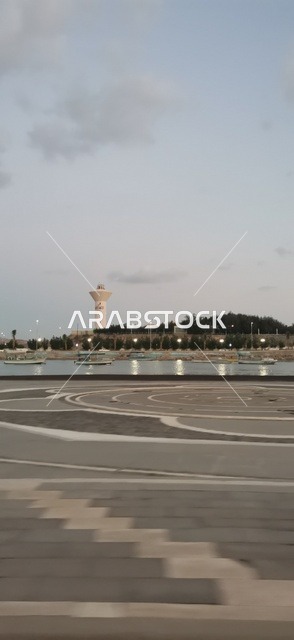 برج مياه جدة والواجهة البحرية وقت الغسق