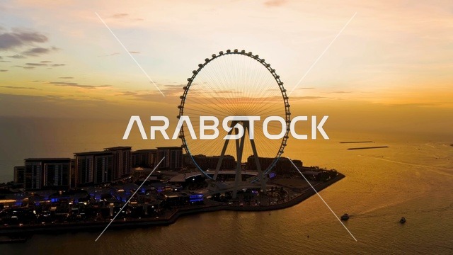 لقطة جوية لعين دبي وجزيرة بلوواترز وقت الغروب