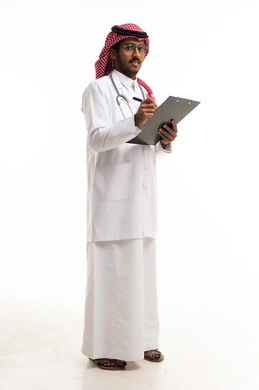 طبيب سعودي محترف يكتب على لوحة ملاحظات في الاستوديو