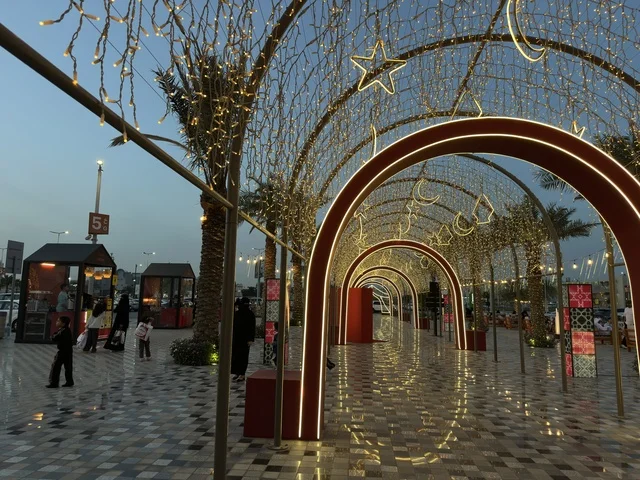 ممر شتوية وستفيلد مول المضيء في الدمام