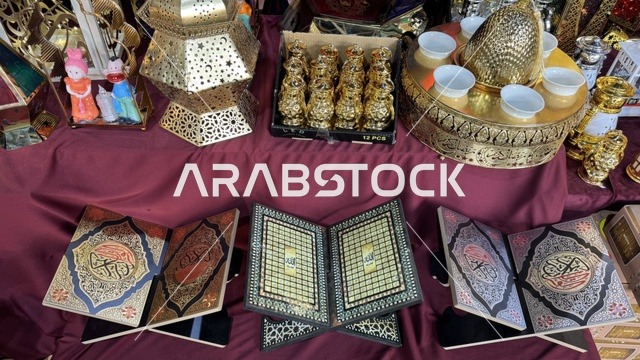 هدايا إسلامية ومنتجات تقليدية في معرض جدة الاستهلاكي