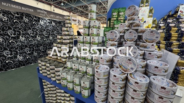 عرض المنتجات الغذائية في معرض جدة الوطني