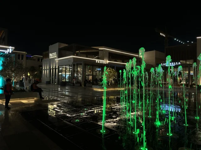 نافورة مشروع فيلاجيو المنطقة الشرقية السعودية ليلا