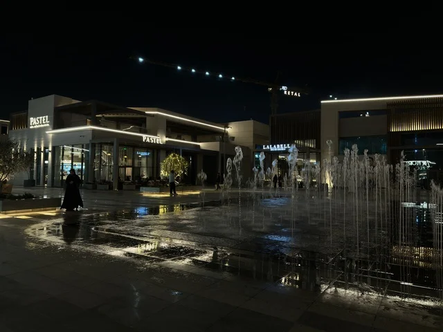 فيلاجيو وهج المنطقة الشرقية ليلاً بالخبر