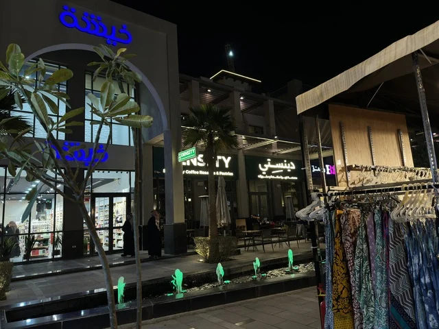 معرض وهج فيلاجيو المنطقة الشرقية ليلاً