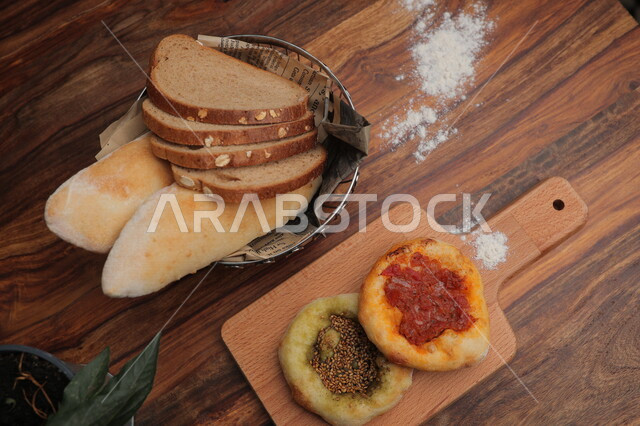 صورة لوجبة فطور عربي ، معجنات و مخبوزرات عربية ، وصفات و أطباق طعام ، مأكولات و وجبات صحية ، مطاعم عربية خليجية سعودية