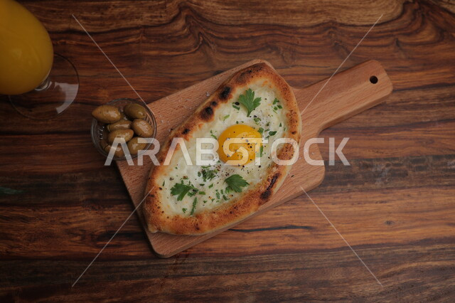 صورة لوجبة فطور عربي ، معجنات و مخبوزرات عربية ، وصفات و أطباق طعام ، مأكولات و وجبات صحية ، مطاعم عربية خليجية سعودية