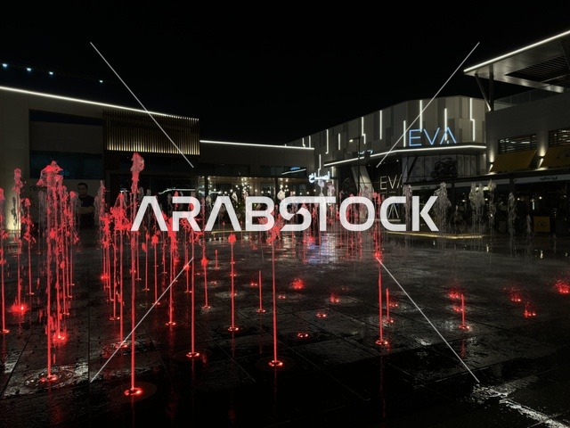 نافورة فيلاجيو الراقصة الحمراء في المنطقة الشرقية ليلاً