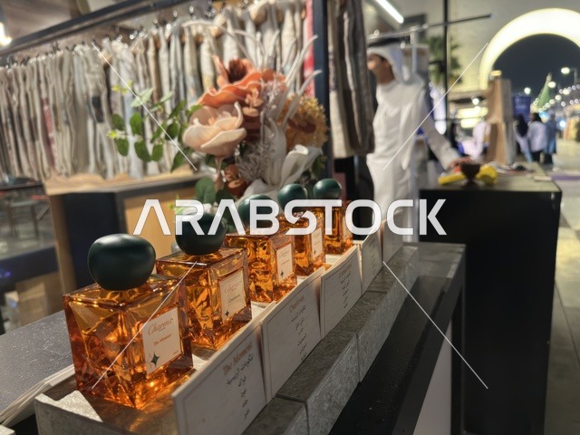 زجاجات عطور في معرض وهج فيلاجيو بالشرقية