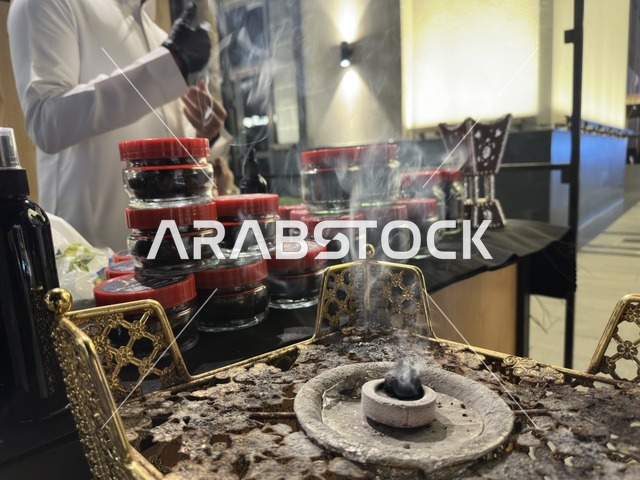 مبخرة عود في معرض وهج فيلاجيو بالشرقية