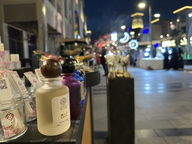 عرض عطور في معرض وهج فيلاجيو الخبر
