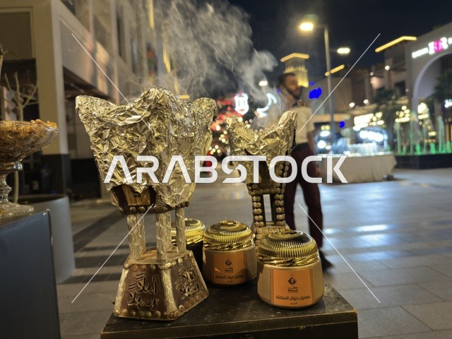 مباخر تقليدية وبخور في معرض وهج فيلاجيو الشرقية