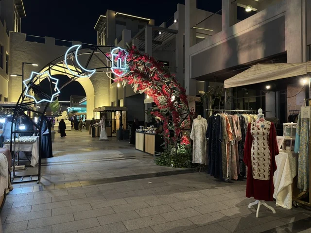 معرض وهج فيلاجيو المنطقة الشرقية ليلاً