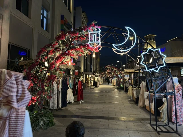 معرض وهج فيلاجيو المنطقة الشرقية ليلاً