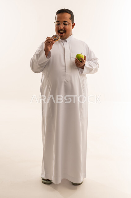 رجل سعودي يعاني من السمنة يختار الدونات بدل التفاحة