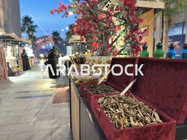 خشب العود والبخور في معرض وهج فيلاجيو الشرقية