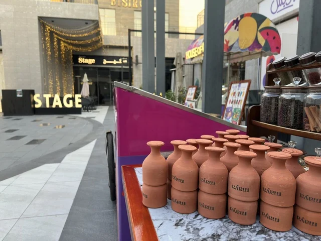 أواني فخارية في شرفات بارك الخبر المملكة العربية السعودية