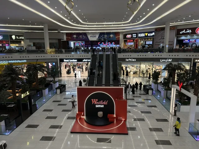 التصميم الداخلي والمحلات التجارية في وستفيلد مول الدمام