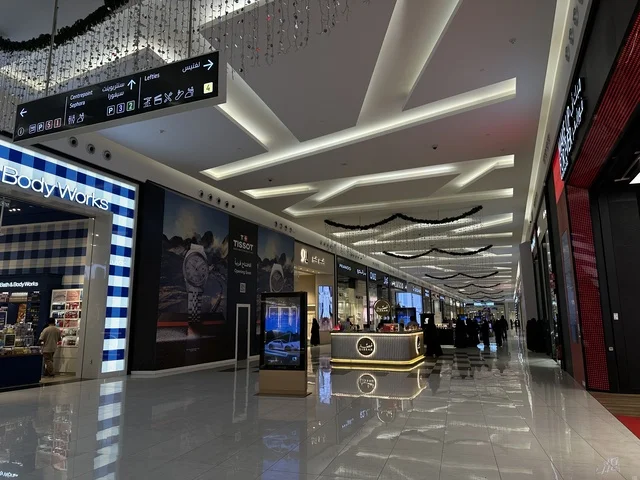 مول وستفيلد الدمام بتصميم داخلي حديث وأرضيات لامعة