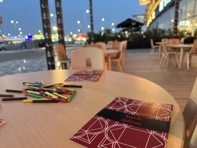 جلسات خارجية في وستفيلد مول بالدمام وقت المساء