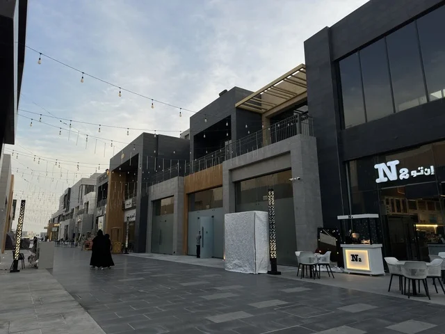 شرفات بارك الخبر مجمع تجاري حديث