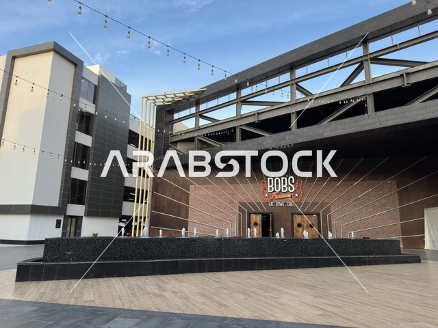 مجمع شرفات بارك الخبر والواجهة الخارجية للمطاعم