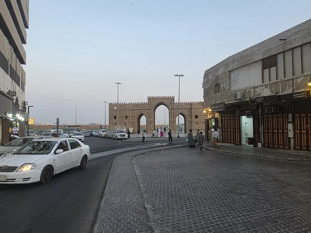 بوابة باب مكة التاريخية في جدة البلد