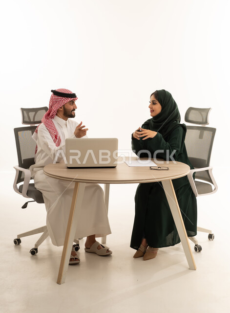 Saudi Business Colleagues Meeting with Laptop