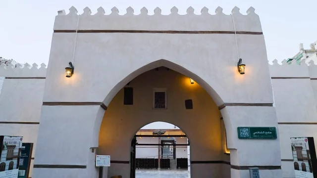 بوابة جدة التاريخية في سوق العلوي المسائية بمنطقة البلد
