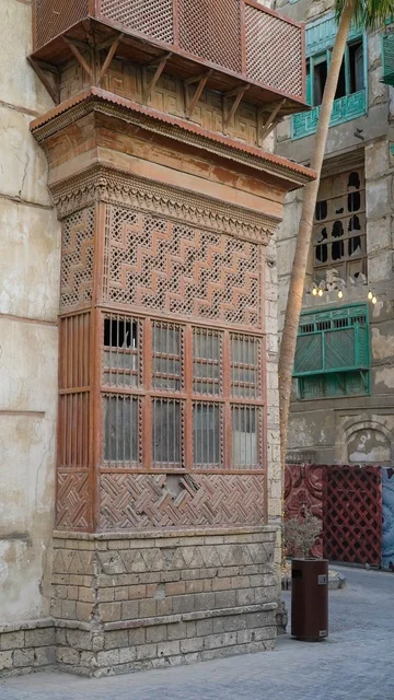 نافذة روشان حجازية تقليدية في منطقة جدة التاريخية