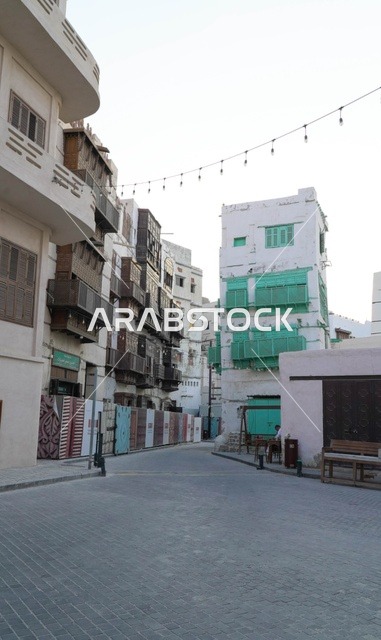 مباني البلد التاريخية في جدة مع الرواشين التقليدية