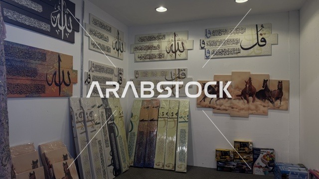 لوحات الخط العربي في الشارع العالمي بجدة