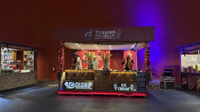 كشك الآيس كريم التركي في وينتر وندرلاند جدة