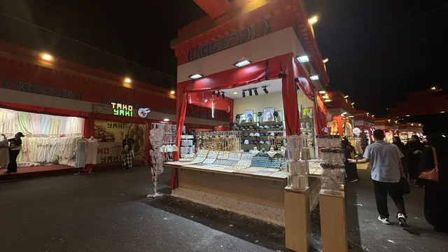 سوق الشارع العالمي وينتر وندر لاند جدة ليلاً