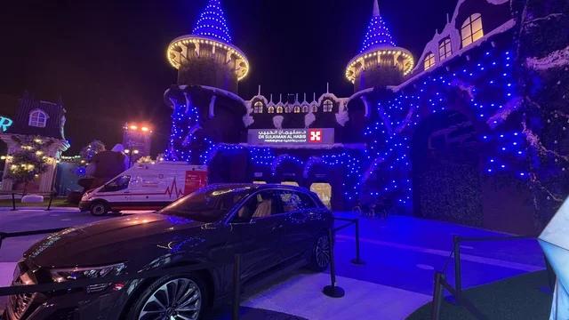 ونتر وندرلاند جدة الشارع العالمي والقلعة المضيئة ليلاً