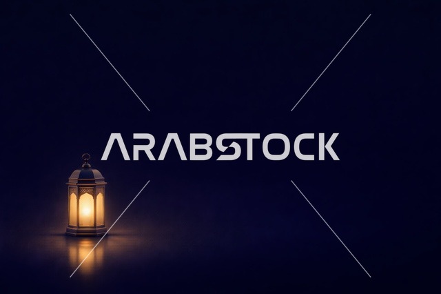 فانوس عربي مضيء على خلفية زرقاء داكنة