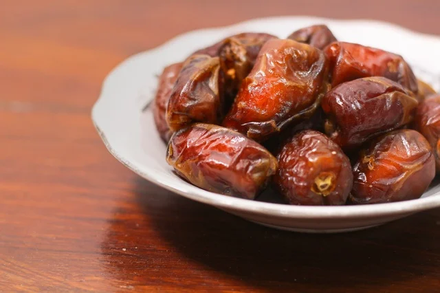 Premium Arabic Dates on White Plate for Ramadan Premium Arabic Dates on White Plate for Ramadan