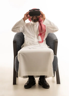 Saudi Man Using VR Headset in Traditional Thobe