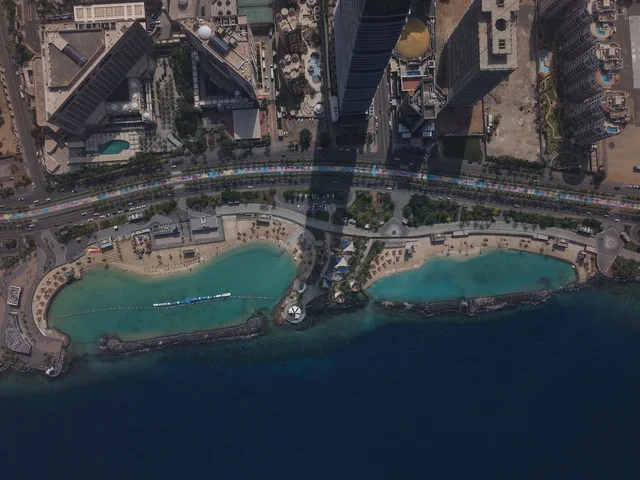 تصوير جوي للبحيرات الصناعية على كورنيش جدة