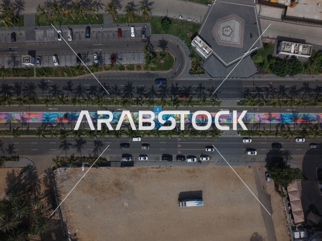 منظر جوي لكورنيش جدة مع مسار الدراجات الملون