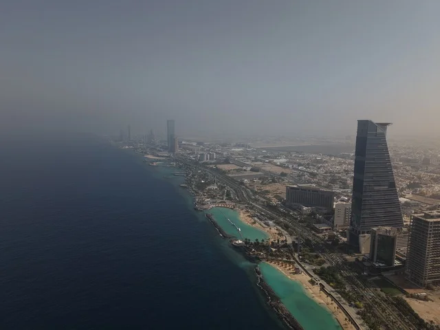 برج صافولا وكورنيش جدة من الجو