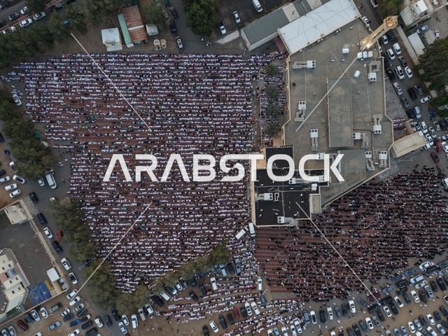 صلاة عيد الفطر في مسجد الثنيان بجدة من الجو