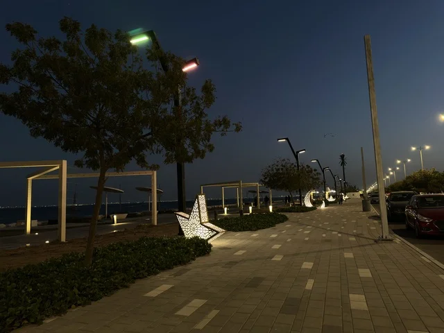 تجهيزات رمضان في ممشى همس كورنيش الدمام