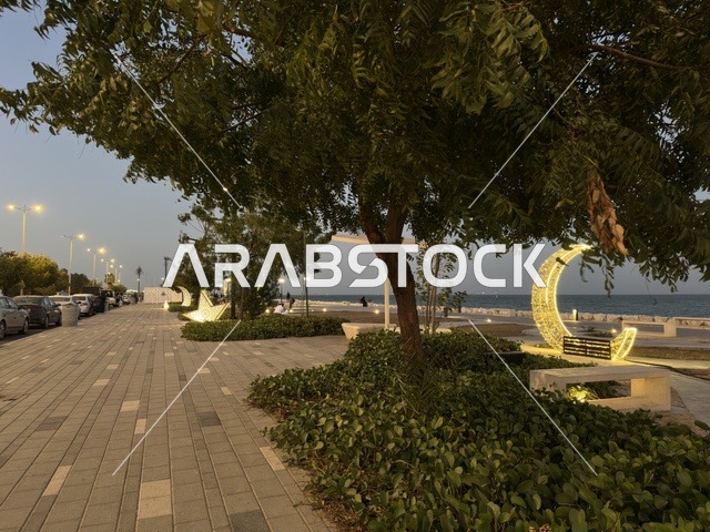 إضاءات هلال رمضان في ممشى همس بكورنيش الدمام