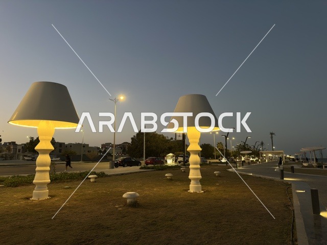 إضاءة ممشى همس في كورنيش الدمام ليلاً