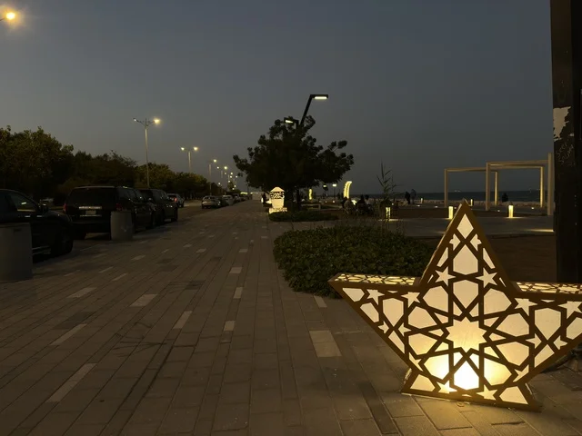 زينة نجمة رمضان في ممشى همس بكورنيش الدمام