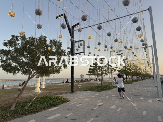 تجهيزات رمضان في ممشى همس بكورنيش الدمام