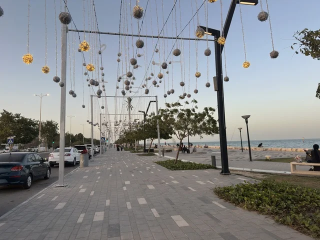 تجهيزات رمضان في ممشى همس كورنيش الدمام