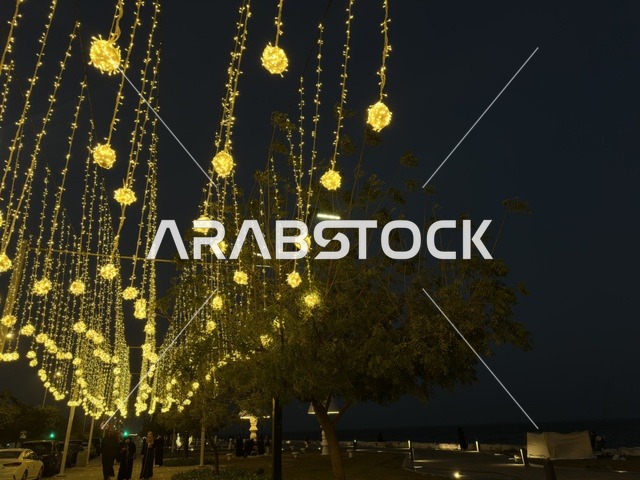 تجهيزات زينة رمضان في ممشى همس بكورنيش الدمام