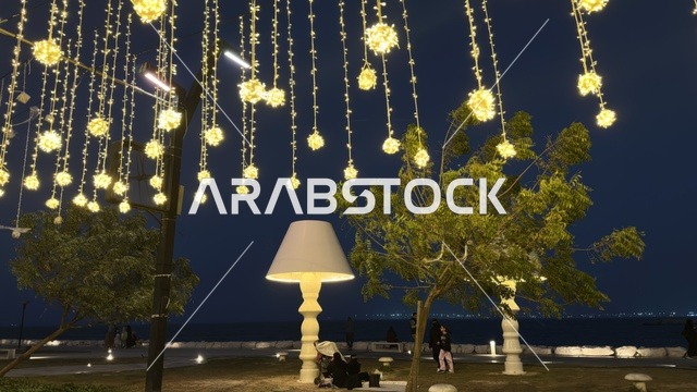 زينة رمضان في ممشى همس كورنيش الدمام ليلاً